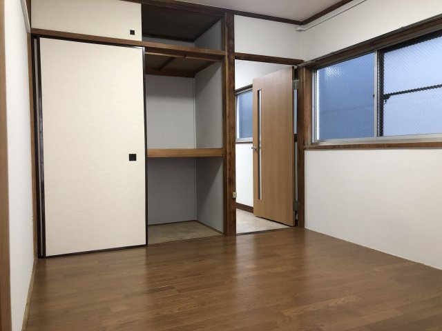 東映マンションの洋室