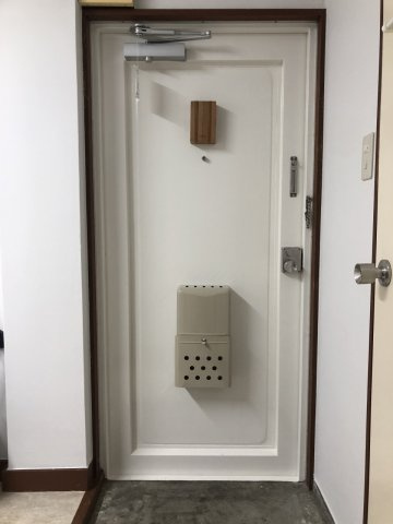 東映マンションの玄関