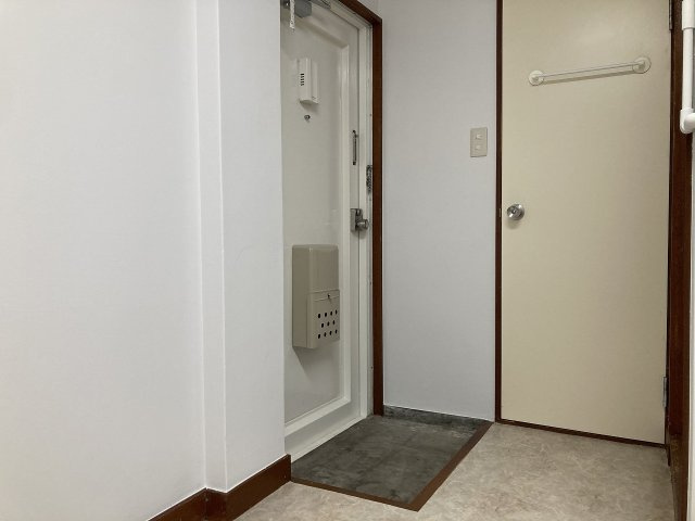 東映マンションの玄関
