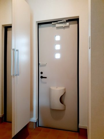 【賃貸アパート】バーントシェンナ　Ⅱの玄関|きれいな玄関です