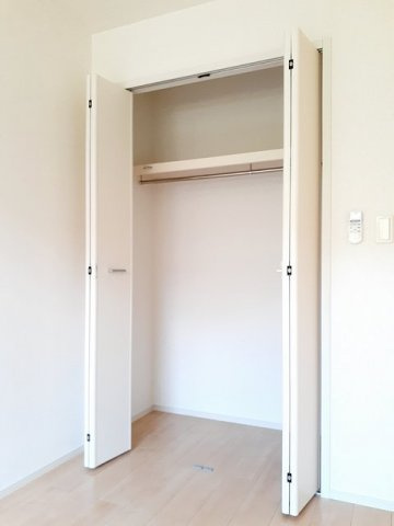 【賃貸アパート】バーントシェンナ　Ⅱの収納|便利な収納スペースです