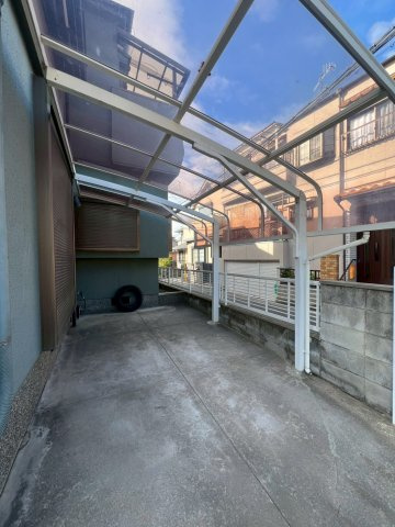 五色山3丁目戸建の駐車場