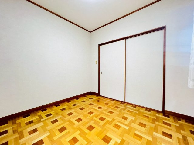 五色山3丁目戸建の洋室