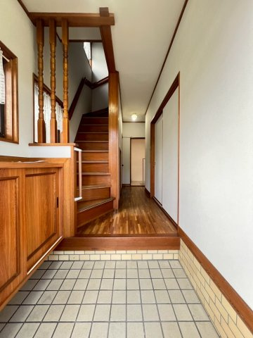 五色山3丁目戸建の玄関