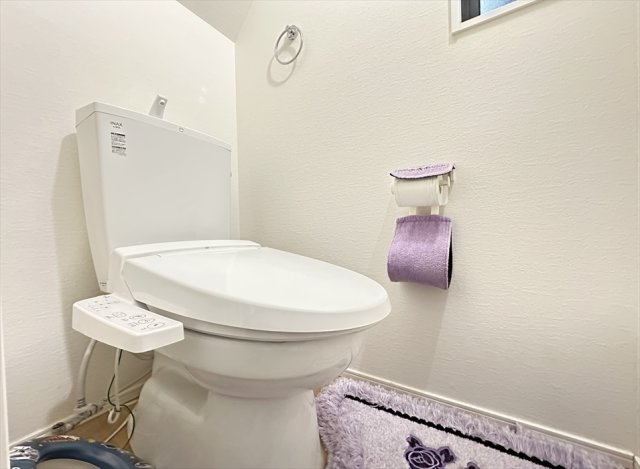 【トイレ】 | 朝霞市三原3丁目　中古一戸建住宅　(志木本店) | 家族を感染症から守る温水洗浄便座を完備。