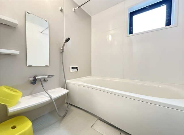 【浴室】 | 朝霞市三原3丁目　中古一戸建住宅　(志木本店) | 浴室乾燥機が付いているので雨天の洗濯はもちろん、浴室内のカビの発生も防げるので衛生面も安心です。