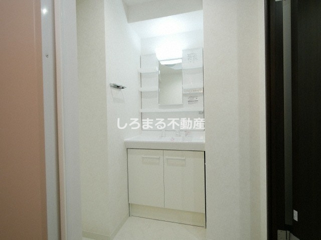 オルゴグラートNAMBAの独立洗面台