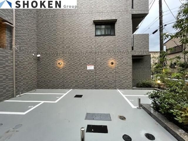 ルーブル西高島平の駐車場