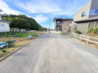 【前面道路含む現地写真】 | 狭山市下奥富　建築条件なし売地　「新狭山駅」徒歩8分