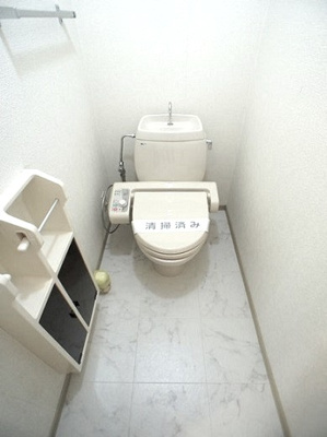 【トイレ】 | ハイステージさつきＡ | 温水洗浄暖房便座機能付きです。