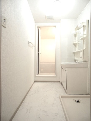 【洗面所】 | ハイステージさつきＡ | 洗面化粧台、室内洗濯機置き場です。