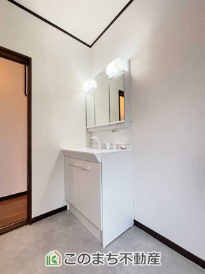 【洗面所】 | KEM宇都宮市砥上町1期 | シャンプードレッサーで朝の身支度♪伸びるホースでお掃除も簡単清潔です！