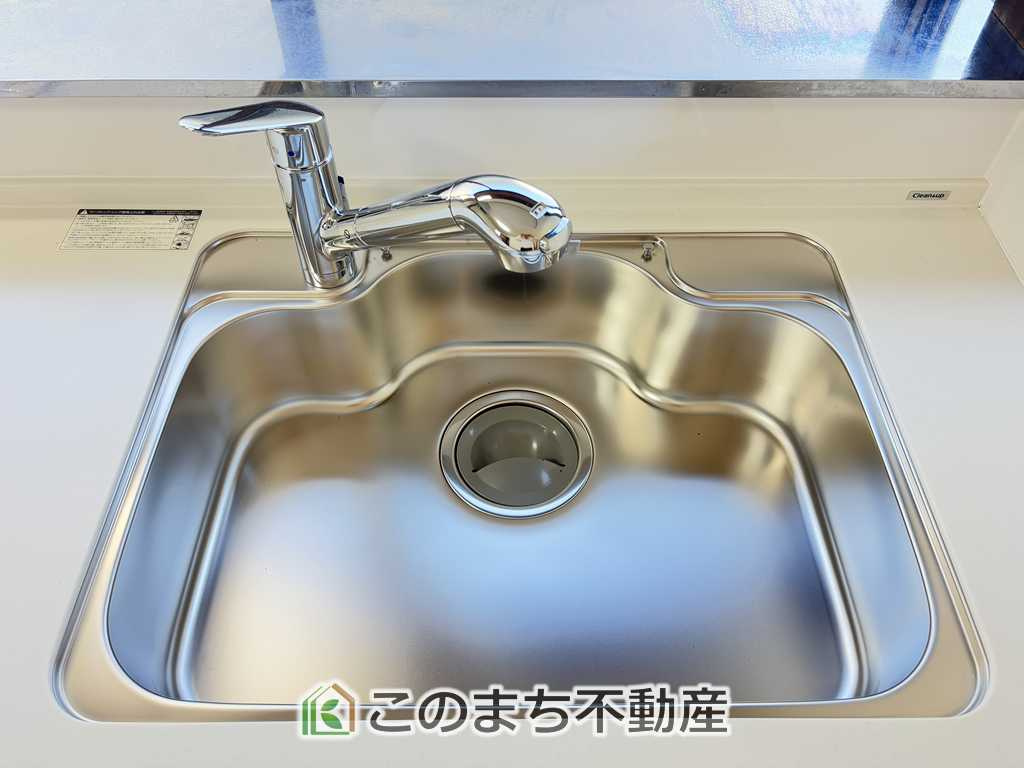 KEM宇都宮市砥上町1期のキッチン|大きなシンク付きで、洗い物も楽々できます。
