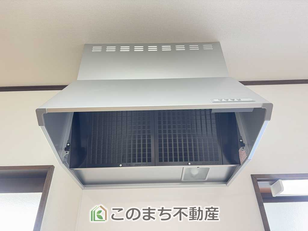 KEM宇都宮市砥上町1期のキッチン|お料理の匂いもスッキリ♪シンプルデザインで掃除も簡単‼
