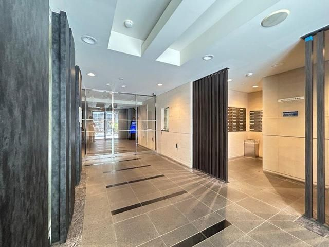 ＫＤＸレジデンス東新宿のエントランス