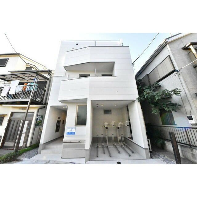 セレブラーレ町屋の外観