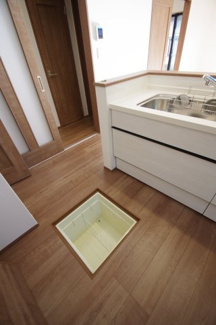 【その他】 | 【仲介手数料無料！！】府中市栄町２丁目　新築戸建て（全4棟）C号棟　5390万円 | 床下収納