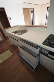 【キッチン】 | 【仲介手数料無料！！】府中市栄町２丁目　新築戸建て（全4棟）C号棟　5390万円