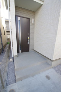 【玄関】 | 【仲介手数料無料！！】府中市栄町２丁目　新築戸建て（全4棟）C号棟　5390万円