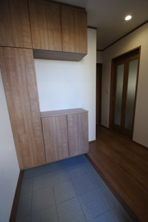 【玄関】 | 【仲介手数料無料！！】府中市栄町２丁目　新築戸建て（全4棟）C号棟　5390万円