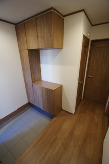 【玄関】 | 【仲介手数料無料！！】府中市栄町２丁目　新築戸建て（全4棟）C号棟　5390万円