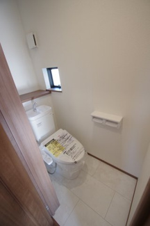 【トイレ】 | 【仲介手数料無料！！】府中市栄町２丁目　新築戸建て（全4棟）C号棟　5390万円