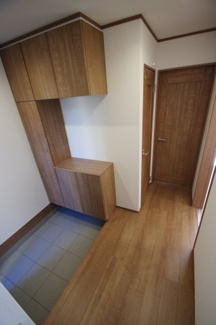 【玄関】 | 【仲介手数料無料！！】府中市栄町２丁目　新築戸建て（全4棟）C号棟　5390万円