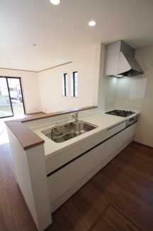 【キッチン】 | 【仲介手数料無料！！】府中市栄町２丁目　新築戸建て（全4棟）C号棟　5390万円