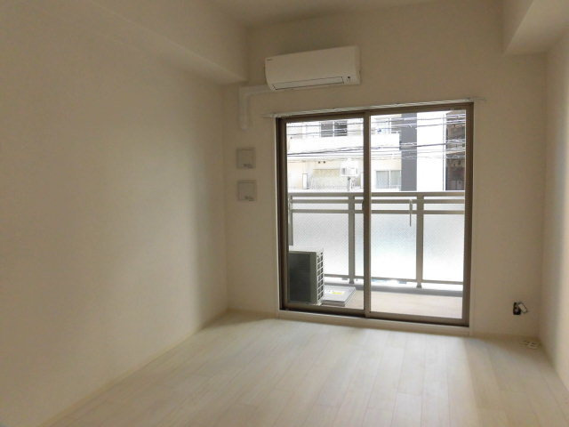 太陽の光が差し込む明るいお部屋です