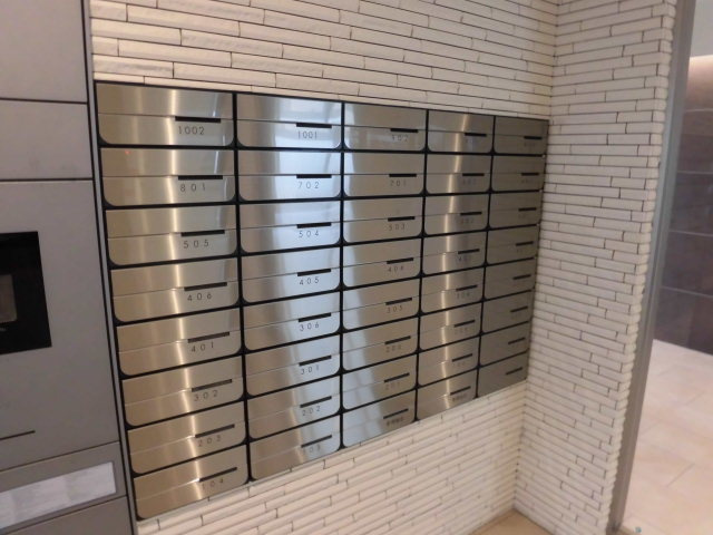 建物内の集合郵便受けです