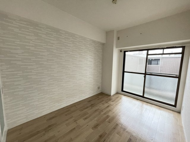 使い勝手のいい洋室です