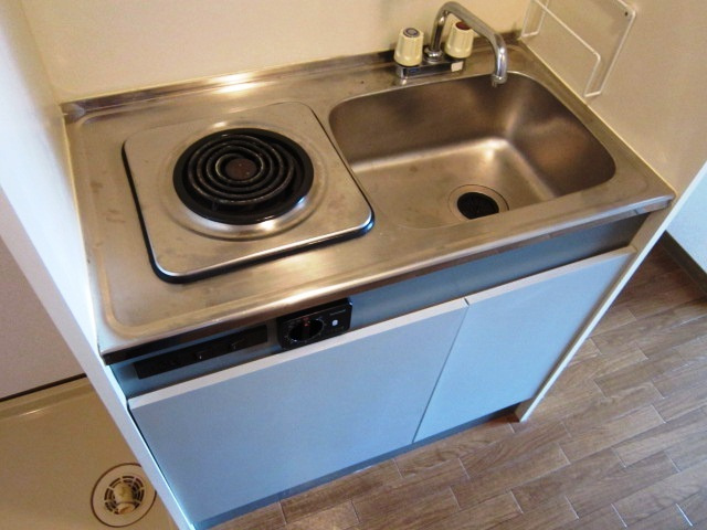 キッチン下には冷蔵庫がついてます