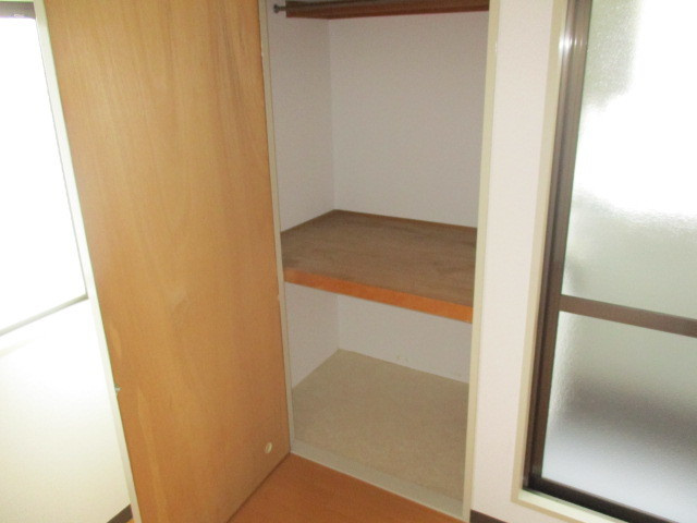 収納豊富なクローゼットです