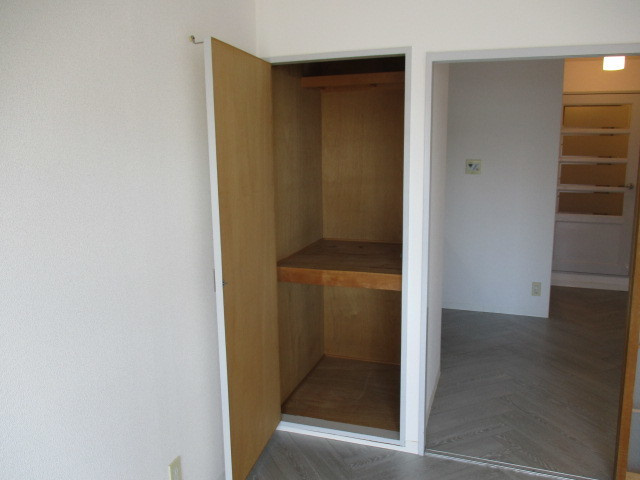 奥行きのある収納です