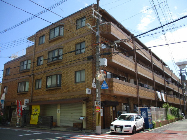 レンガ貼りのきれいな外観です