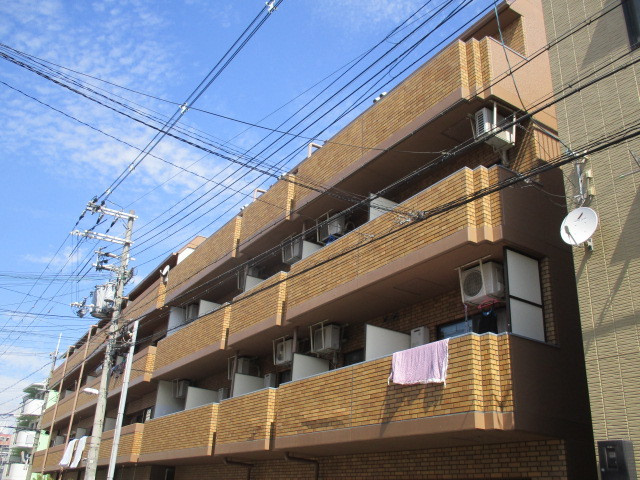 レンガ貼りのきれいな外観です