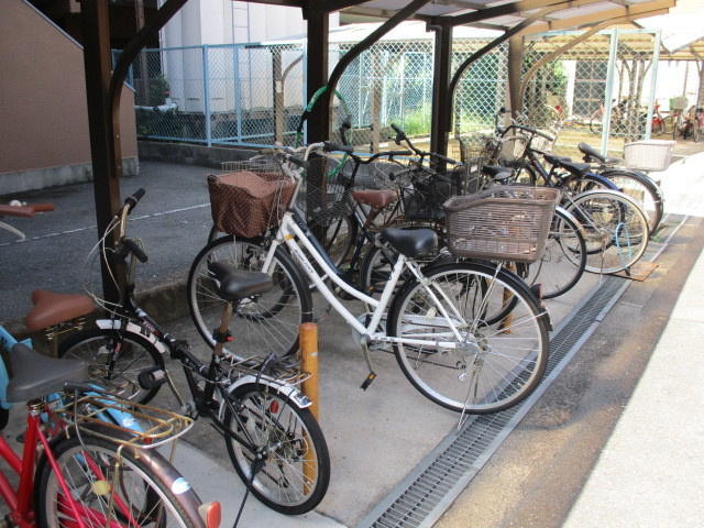 敷地内自転車置き場です