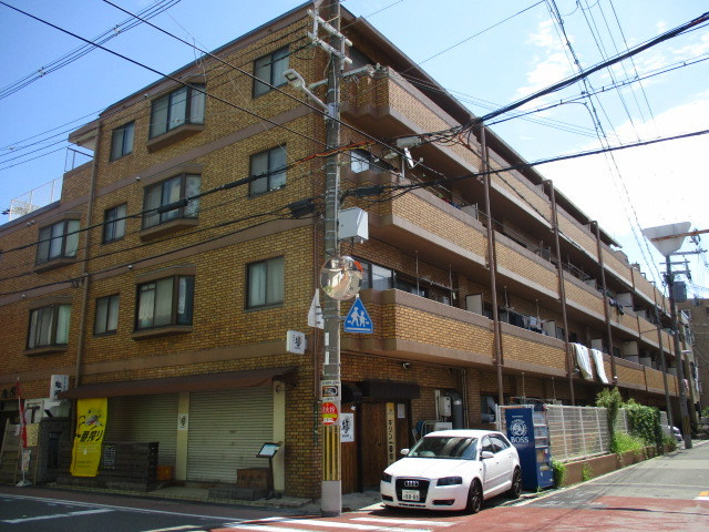 レンガ貼りのきれいな外観です