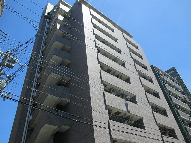 タイル貼りのきれいなマンションです