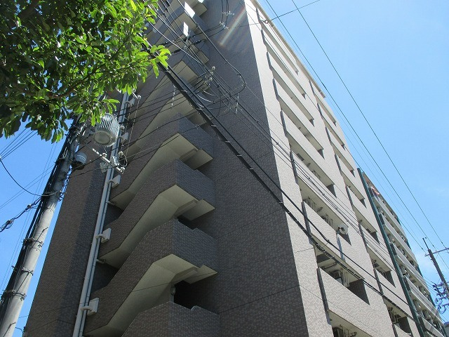 タイル貼りのきれいなマンションです