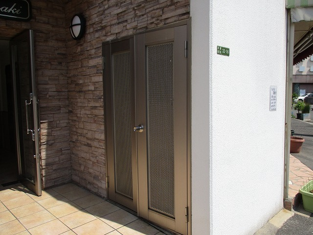 敷地内ゴミ置き場です