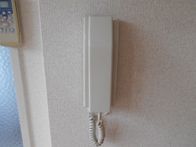 電話付きインターホンで来客時など安心です