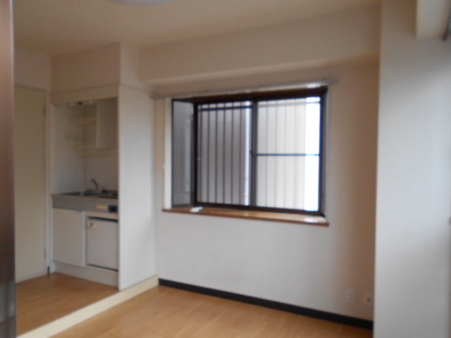 光が入りとても明るいリビングです