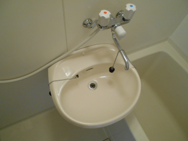 お風呂場にある洗面台です