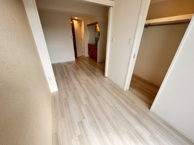 明るい洋室です