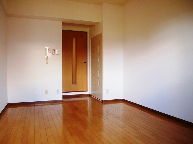 日当たりがよく明るいお部屋です