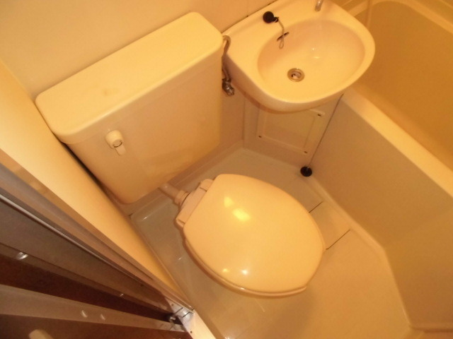 ユニットバスのトイレはお掃除が楽にできますよ