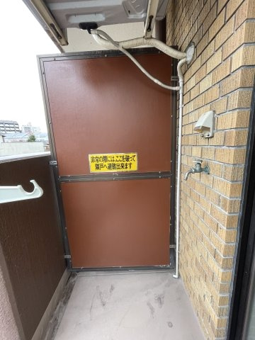 室外洗濯機置き場です