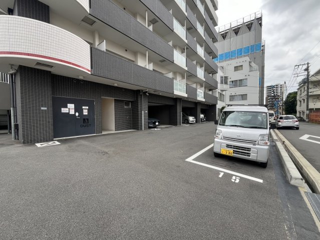 【駐車場】セレニテ新大阪プリエ