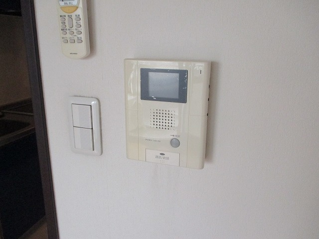 モニター付きインターホンなので急な来客時も安心できますね